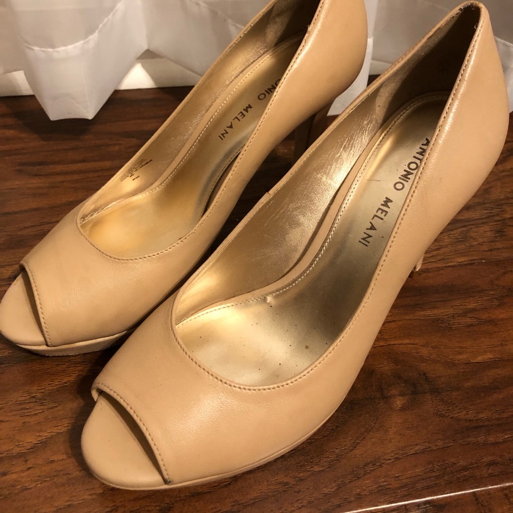 Antonia Melani pumps size 7.5 in nude color